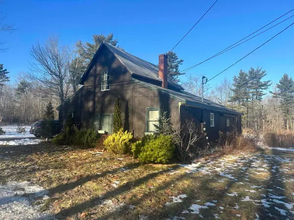 211 Sandown Road, Chester, NH 03036