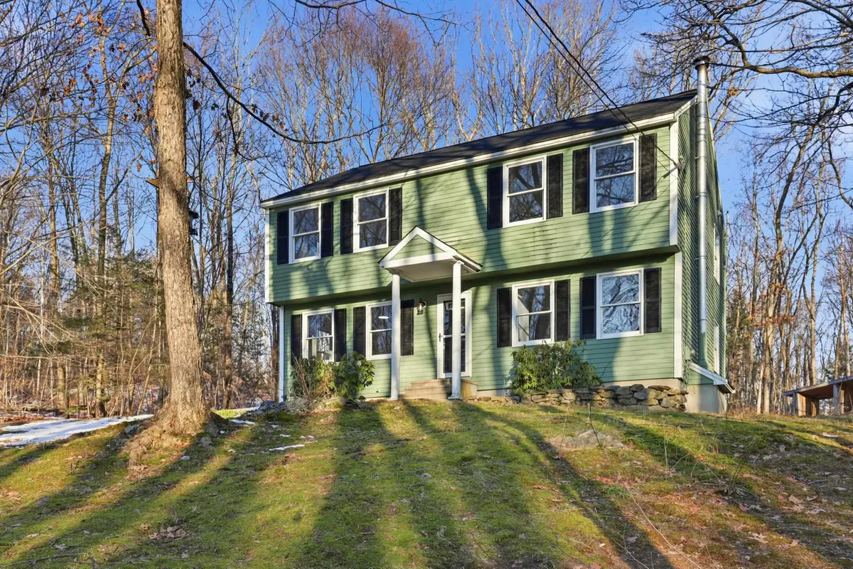 7 Ashley Court, Raymond, NH 03077 - Image #1
