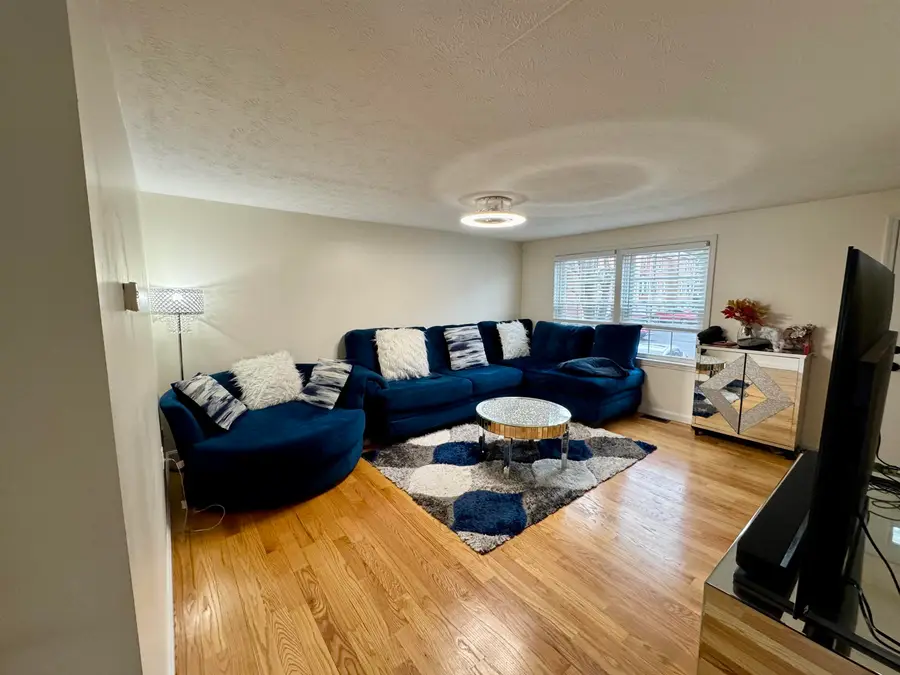 103 Derryfield Court, Manchester, NH 03104 - Image #3