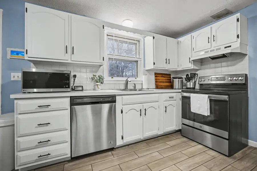 38 Midridge Circle, Londonderry, NH 03053 - Image #3