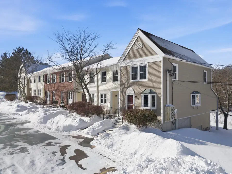 547 Fox Hollow Way, Manchester, NH 03104 - Image #3