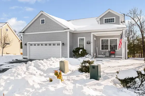 8 Crown Point Circle, Merrimack, NH 03054