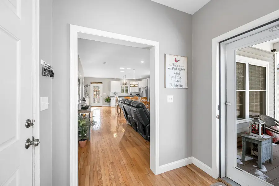 8 Crown Point Circle, Merrimack, NH 03054 - Image #2