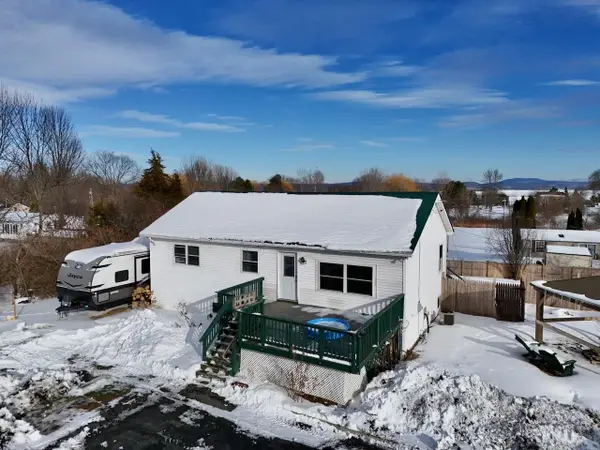 17 Kayak Road, Grand Isle, VT 05458