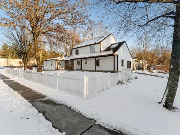 16 Lakewood Parkway, Burlington, VT 05408