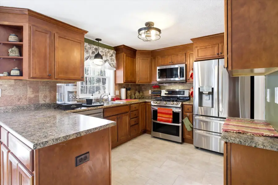 16 Champagne Drive, Nashua, NH 03062 - #3