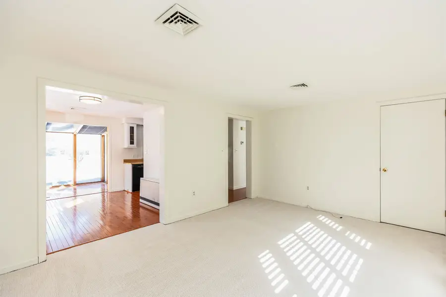 4 Burlington Road, Nashua, NH 03062-3504 - #2