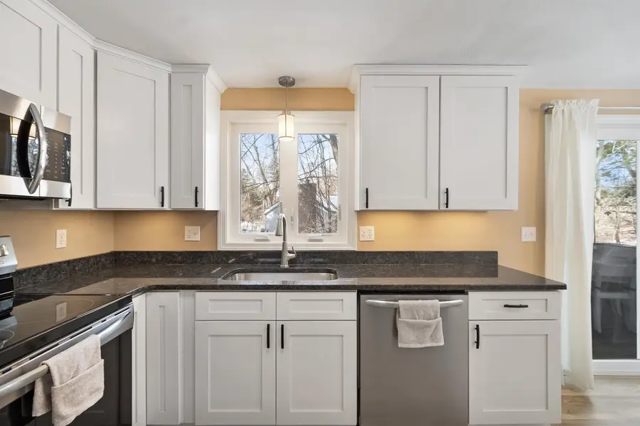 6 Mills Farm Circle #R, Derry, NH 03038 - #2