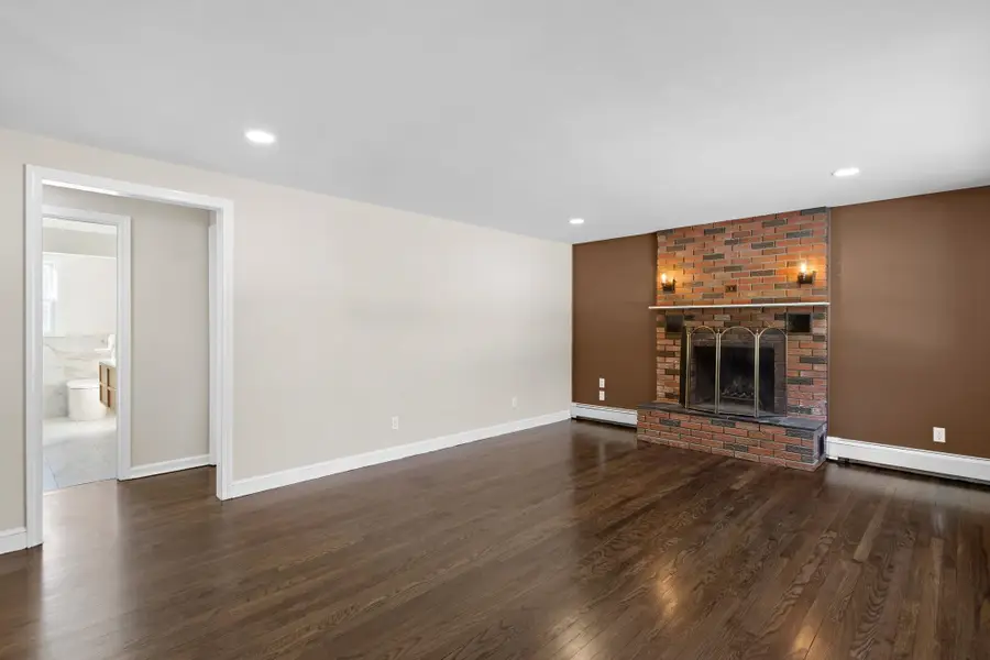 19 Auburn Road, Londonderry, NH 03053 - #3