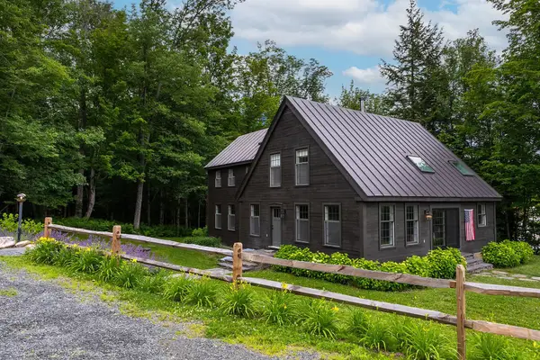 211 Abnaki Trace, Hartford, VT 05059
