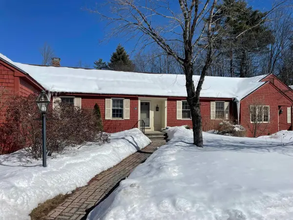 14 Colonial Square, Peterborough, NH 03458