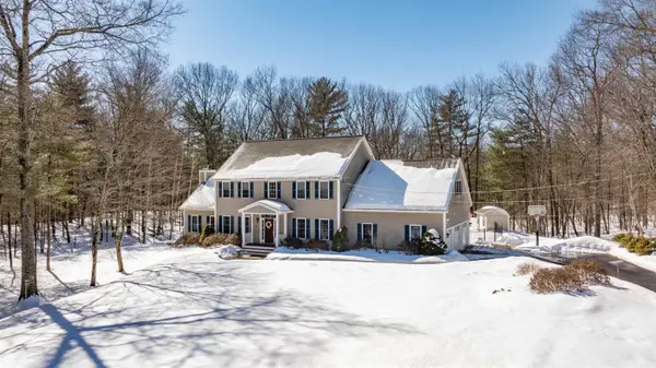31 Bear Run Drive, Litchfield, NH 03052-2335
