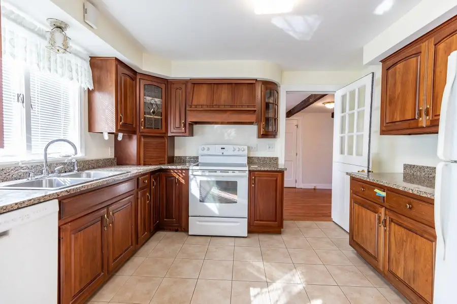 962 Montgomery Street, Manchester, NH 03102 - #2