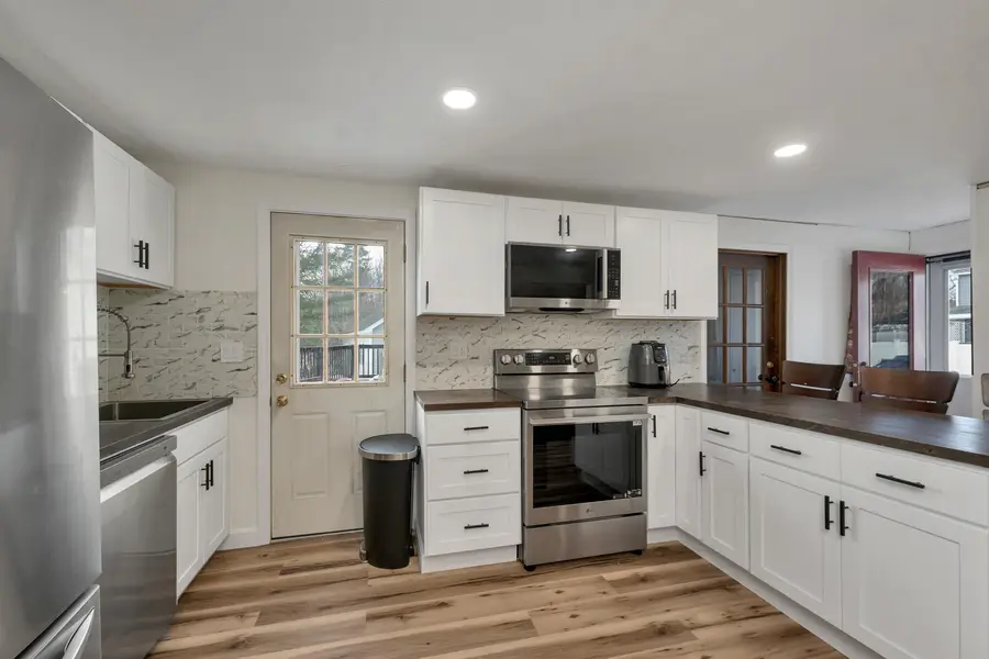 7 Therese Road, Salem, NH 03079-2076 - #2