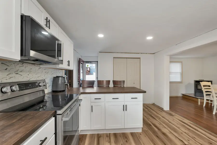 7 Therese Road, Salem, NH 03079-2076 - #3