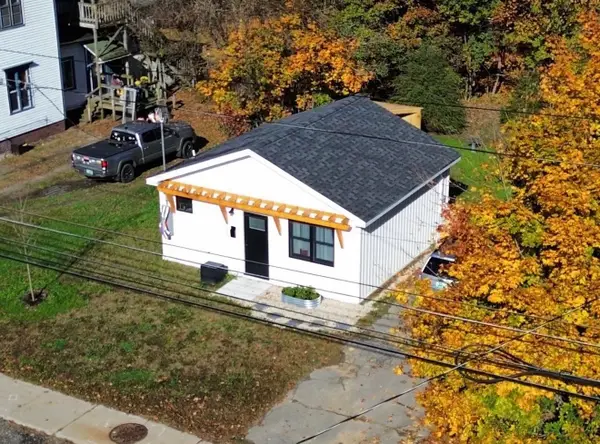 17 Henry Street, Rockingham, VT 05101