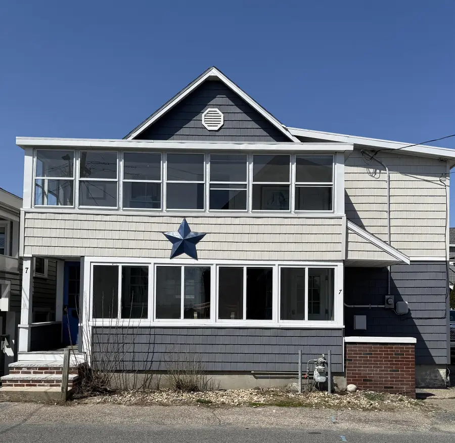 7 Dover Avenue, Hampton Beach, NH 01830-3031 - #2