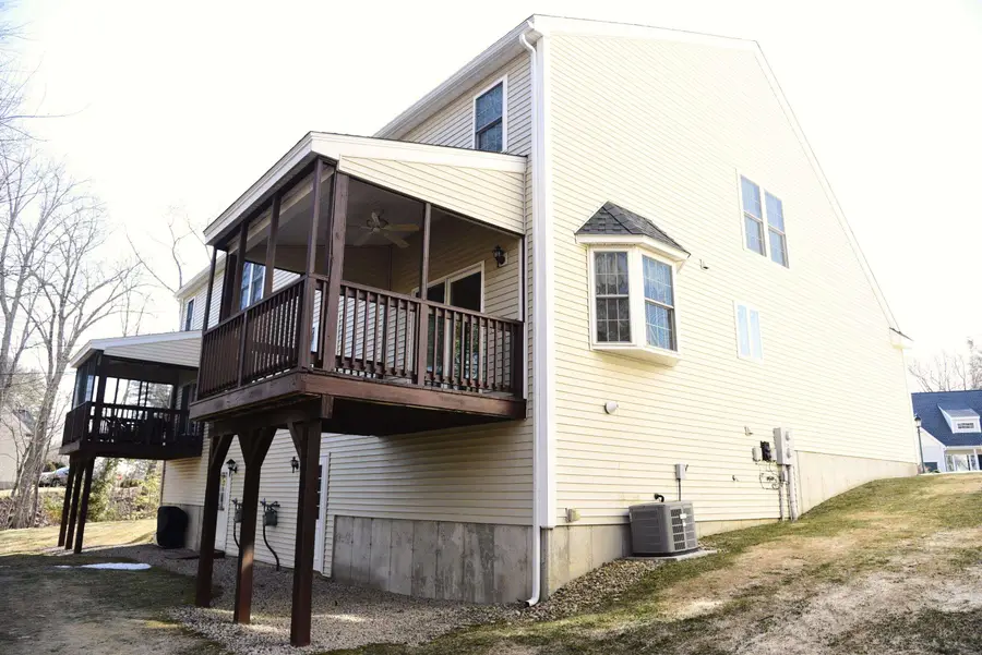 11 Royal Lane, Raymond, NH 03077 - #3