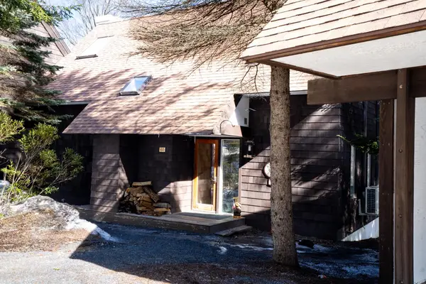 60 Hilltop Road, Winhall, VT 05340