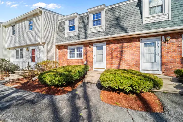 35 Olde Country Village, Londonderry, NH 03053