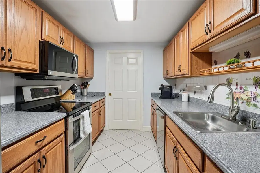 4 Crestview Circle #108, Londonderry, NH 03053 - #3