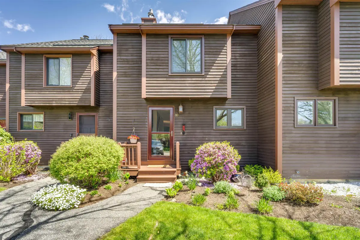 10 Thornhill Road, Stratham, NH 03885 - #1