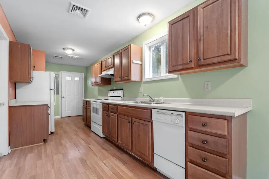 108 W Shore Avenue, Manchester, NH 03109 - #3