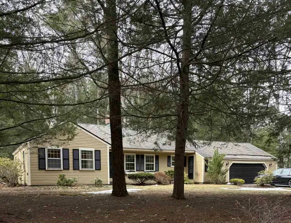 28 Wendover Way, Bedford, NH 03110