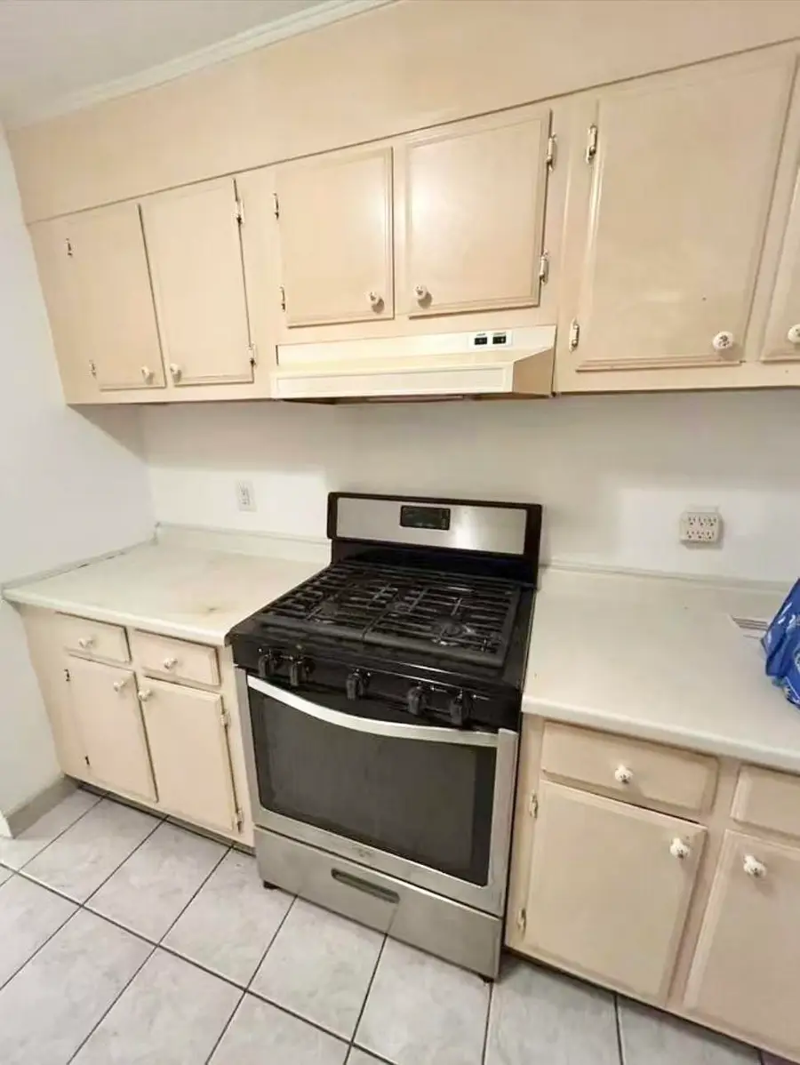 5 Louisburg Square #11, Nashua, NH 03060 - #2