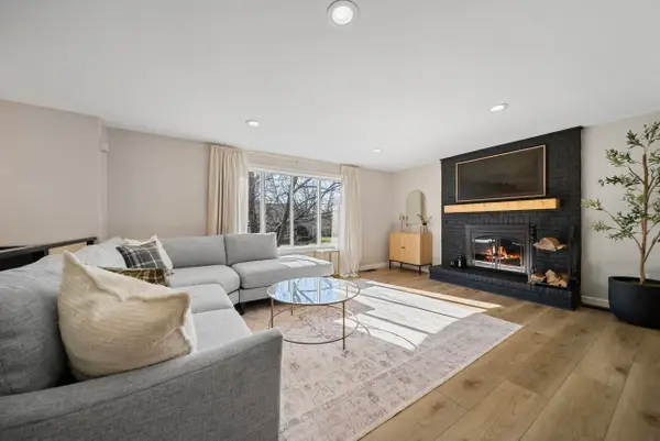 27 Hyacinth Drive, Nashua, NH 03062