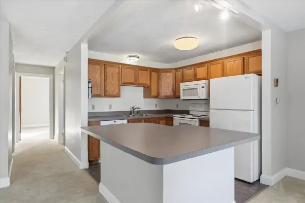 17 Hawthorne Circle, South Burlington, VT 05403