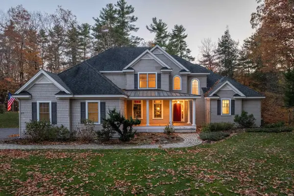 27 Abenaukee Drive, Wolfeboro, NH 03894