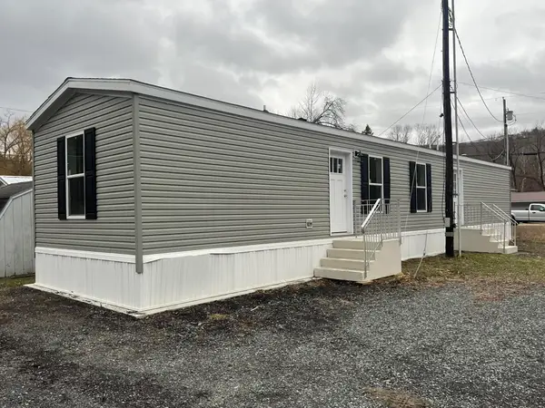 15 Blake Drive, Pownal, VT 05261