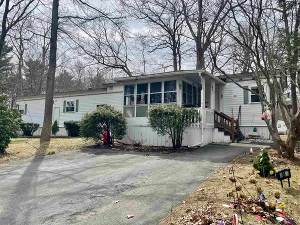 86 Brown Avenue, Seabrook, NH 03874