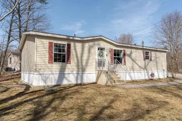 13 Atwood Street, Rochester, NH 03820