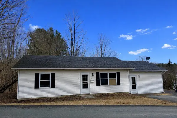 29 Cross Street, Newport City, VT 05855