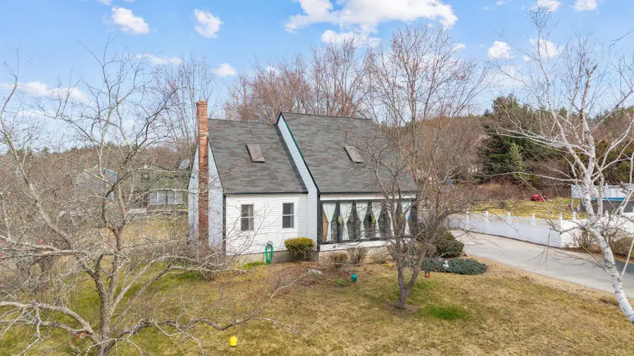 6 Donna Drive, Pembroke, NH 03275 - #3