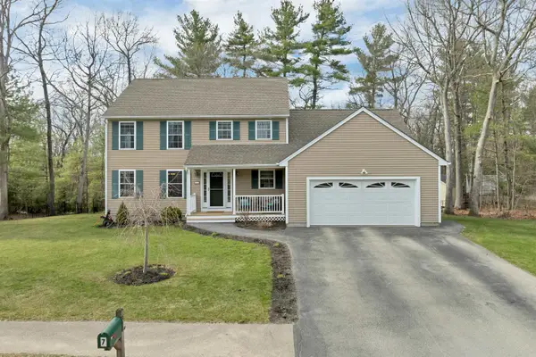 7 Leaor Circle, Hudson, NH 03051
