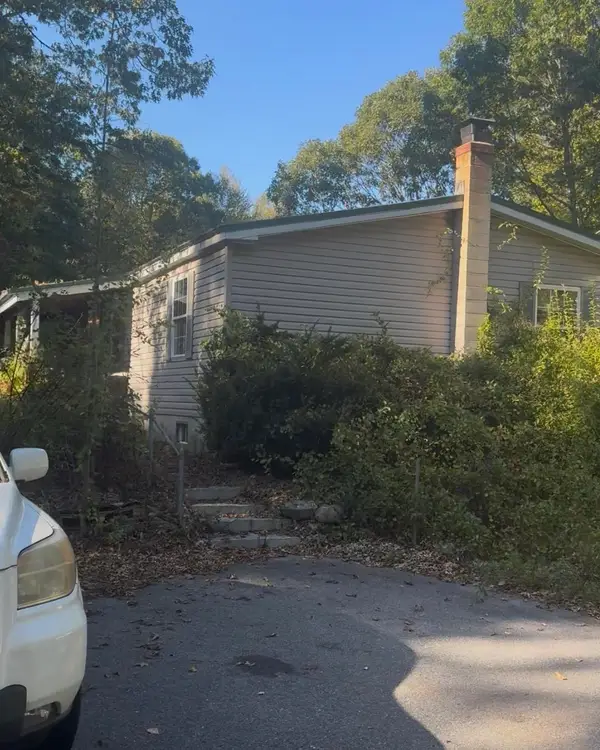 17 Trundlebed Lane, Kensington, NH 03833