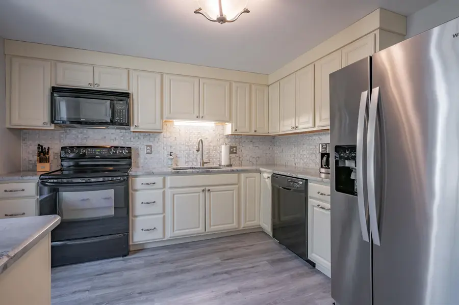 8 Veterans Road #Unit 8, Amherst, NH 03031 - #2