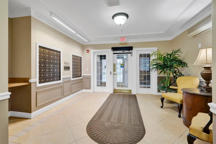 65 Hawthorne Drive #305, Bedford, NH 03110 - #2