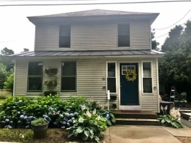 16 Willow Street, Brattleboro, VT 05301 - #1