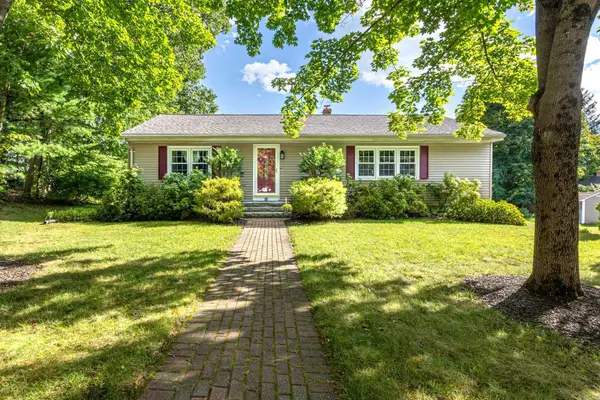 18 Center Circle, Plaistow, NH 03865