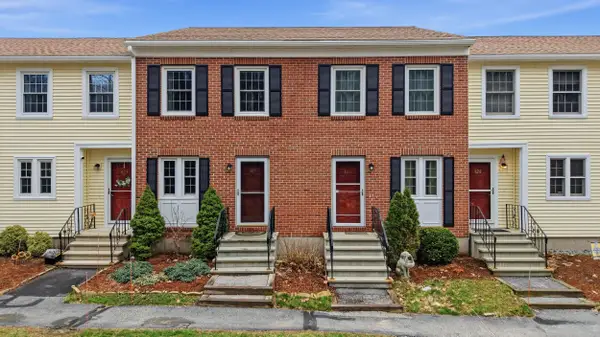 424 Fox Hollow Way, Manchester, NH 03104