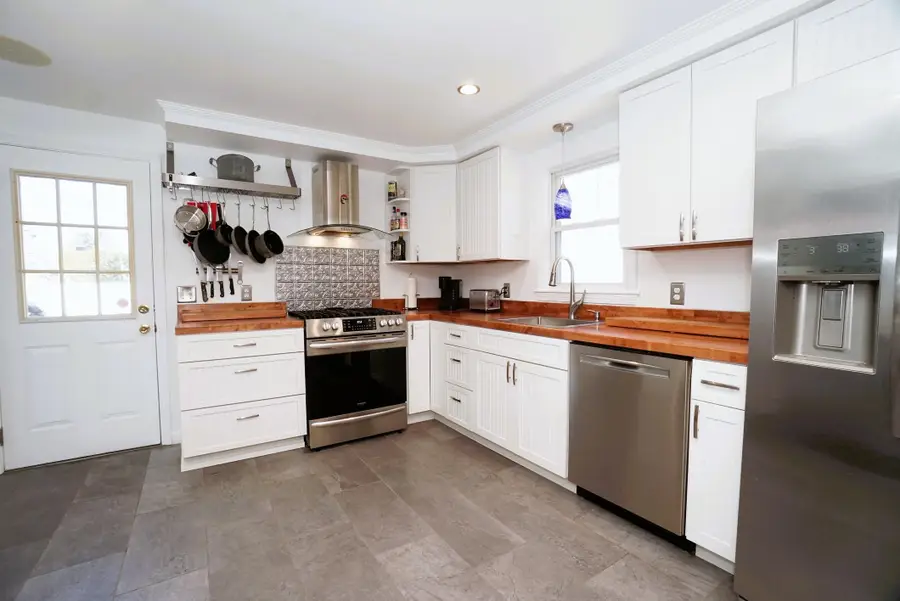 18 Barron Avenue, Salem, NH 03079 - #3