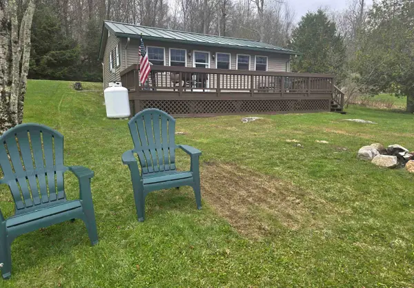 16 West Shore Drive, Tinmouth, VT 05773