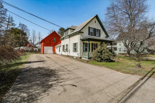 18 School Street, Belmont, NH 03220