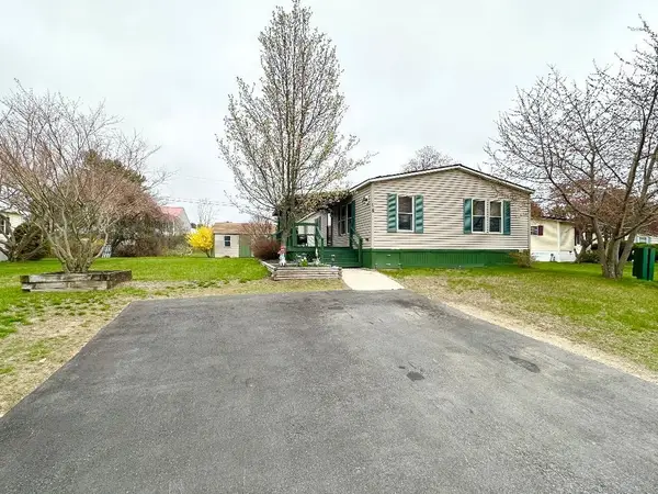 18 Sandpiper Path, North Hampton, NH 03862