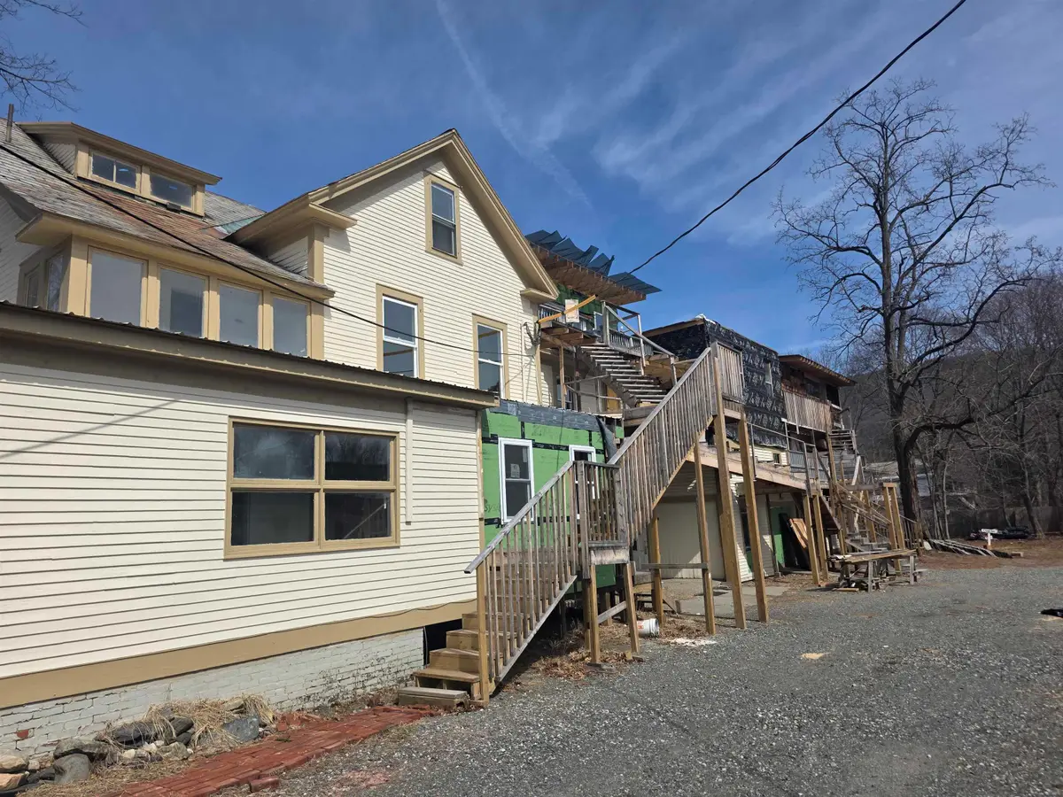 33 Oak Street, Brattleboro, VT 05301 - #1