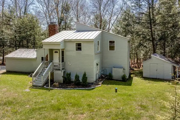 957 Marsh Family Road, Hartford, VT 05059